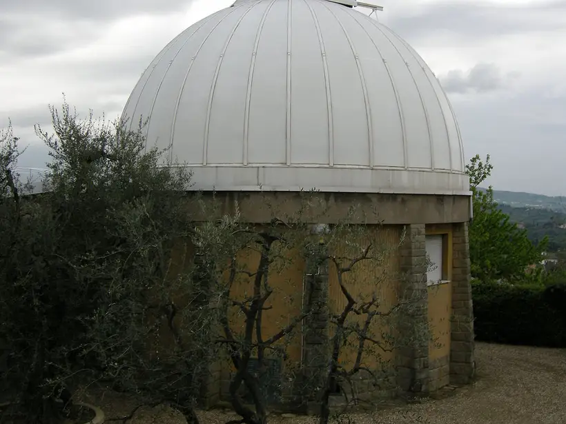 1200px-Osservatorio_di_arcetri,_planetario_01.jpg