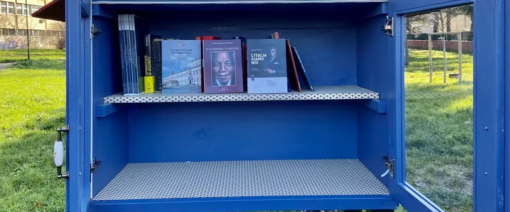 Casetta per lo scambio di libri Casetta per lo scambio di libri