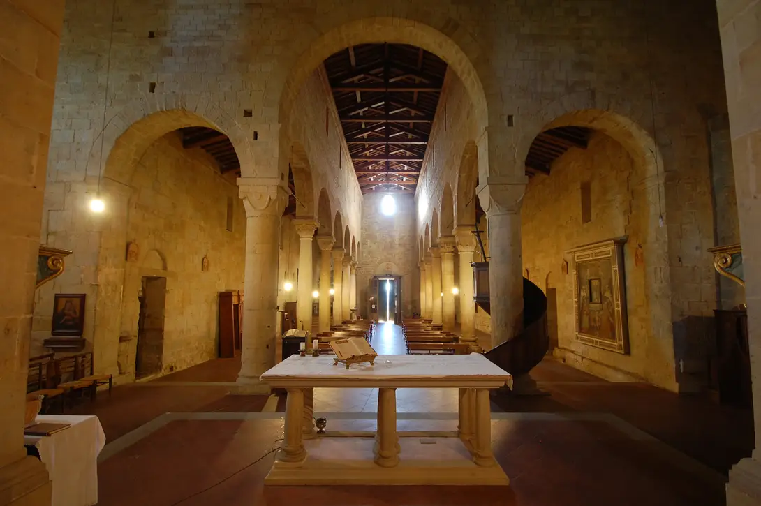 Interno della Pieve di S.Maria a Chianni