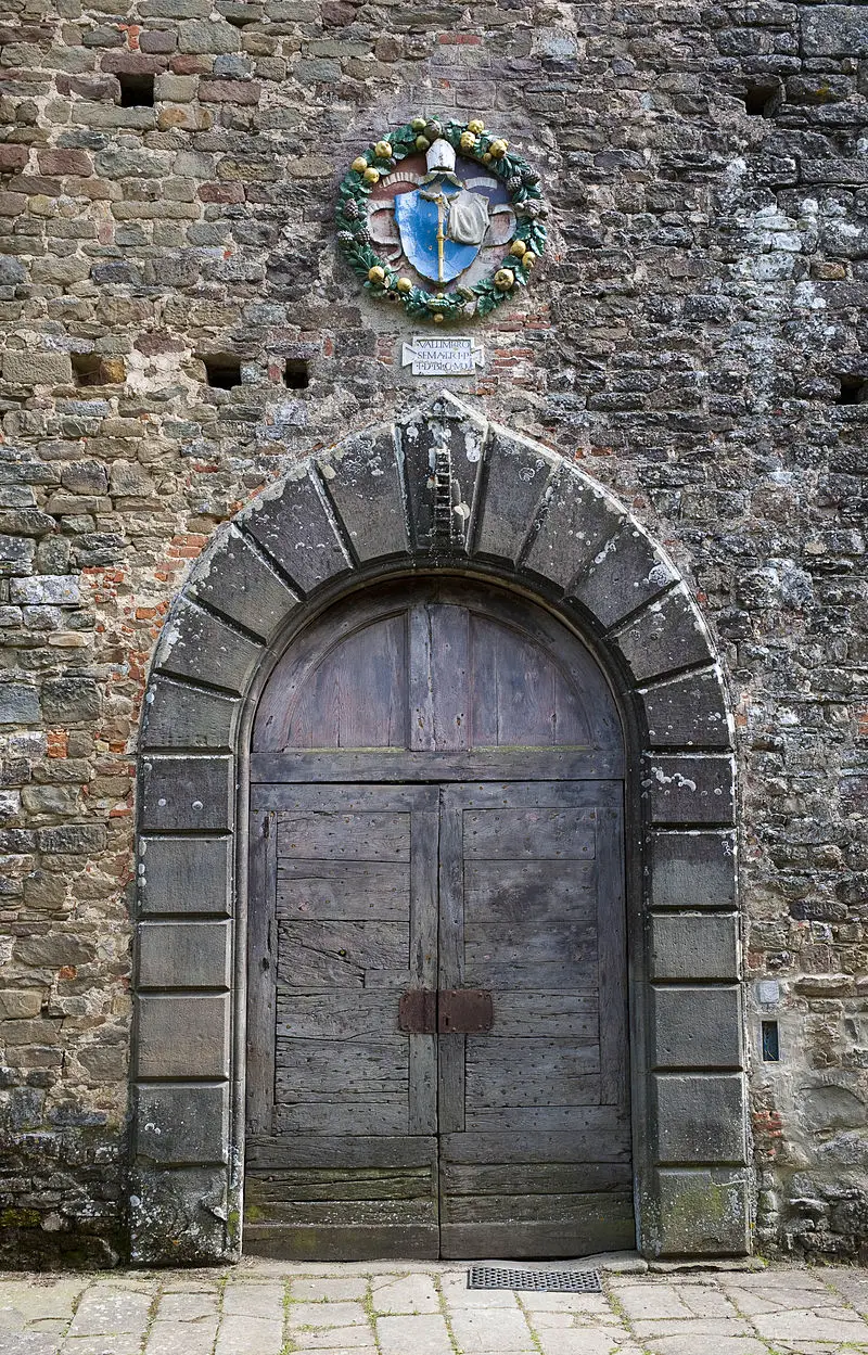 Porta dell'Abbazia con stemma di Vallombrosa 