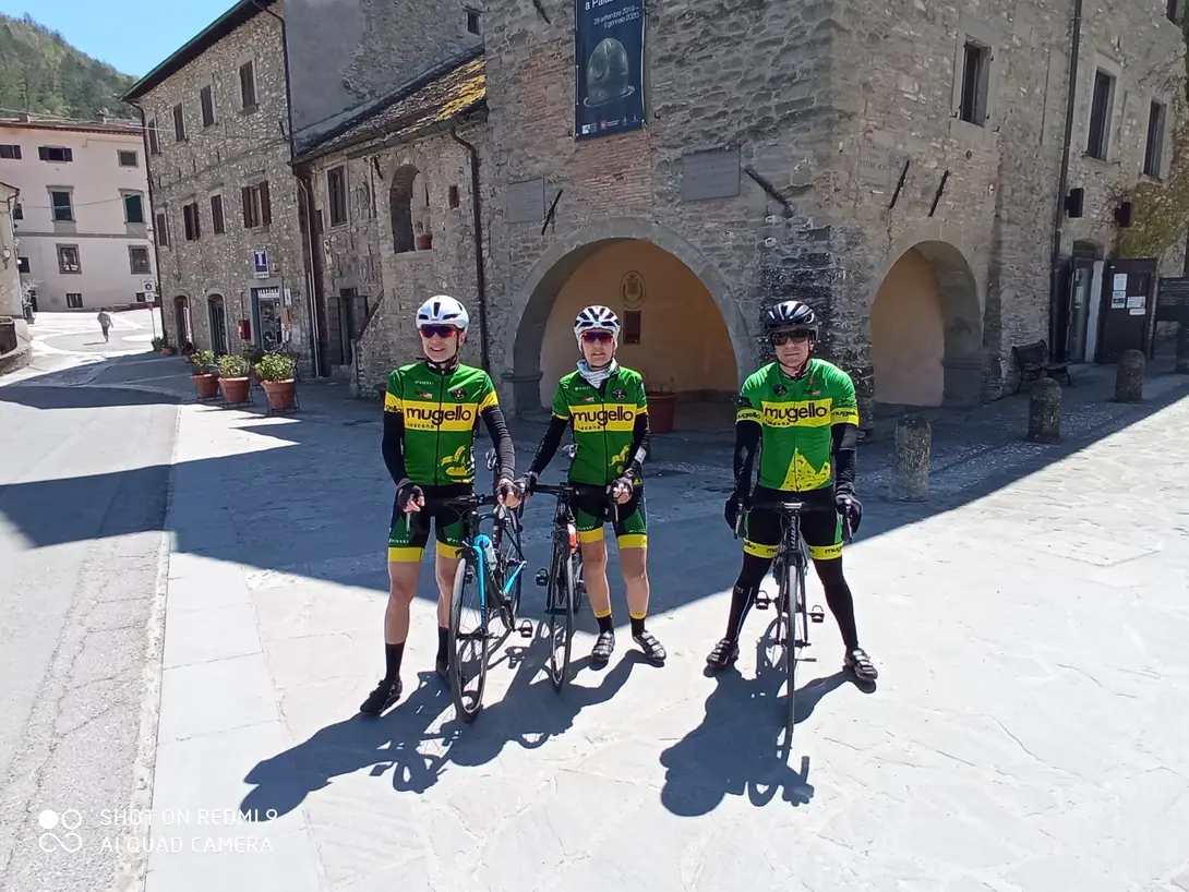 ciclisti sulla granfondo