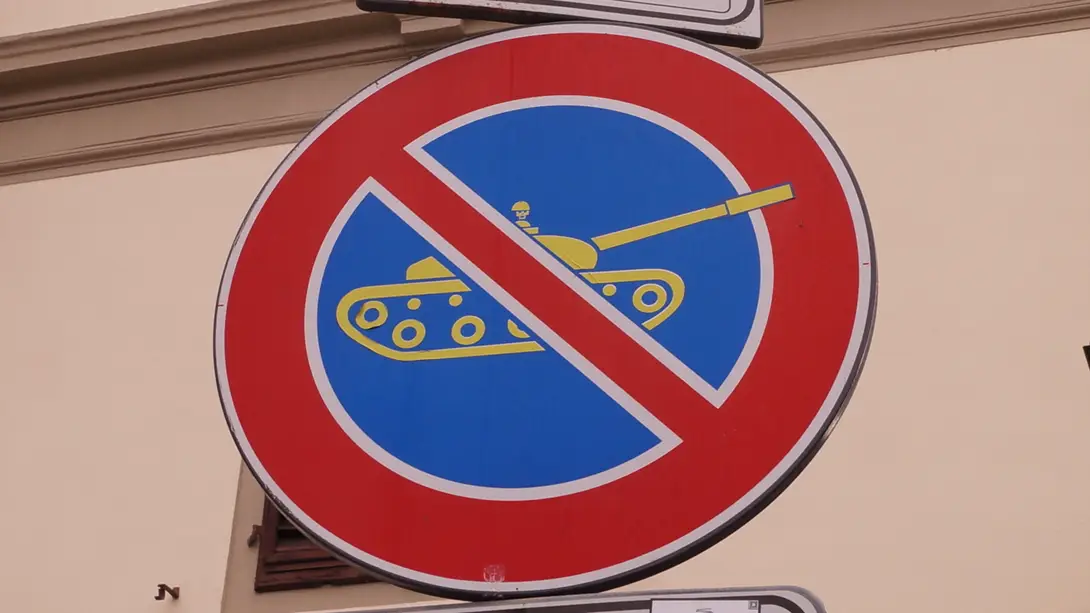 Rielaborazione del cartello di divieto sosta